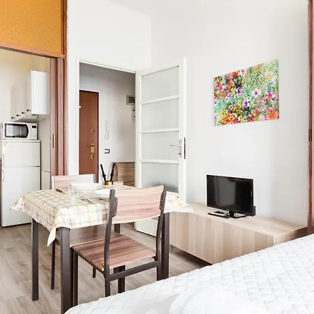 Guesthost - Cozy * מילאנו